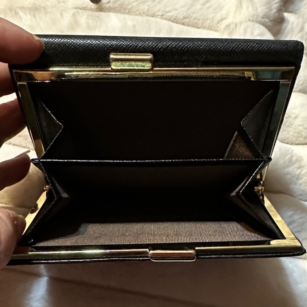 Burberry Black Leather wallet with Gold Accent vintage hardly used - Picture 4 of 7